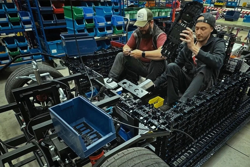 Из 342 817 деталей LEGO построили полноразмерный McLaren P1 — он может разгоняться до 64 км/ч