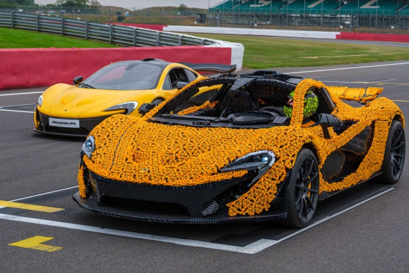 Из 342 817 деталей LEGO построили полноразмерный McLaren P1 — он может разгоняться до 64 км/ч