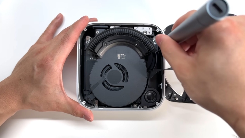 Энтузиасты разобрали новый Apple Mac Mini &mdash; компактный ПК получил съёмный SSD