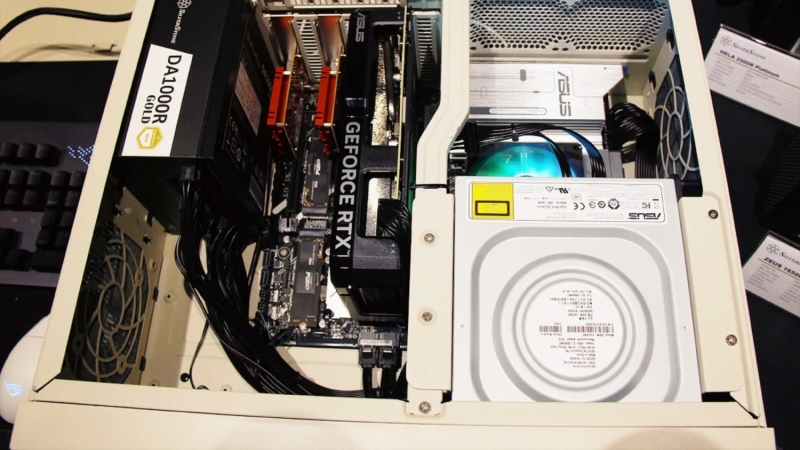 SilverStone выпустит корпус FLP01 в ретро-стиле с парой&nbsp;&laquo;дисководов&raquo; за $130