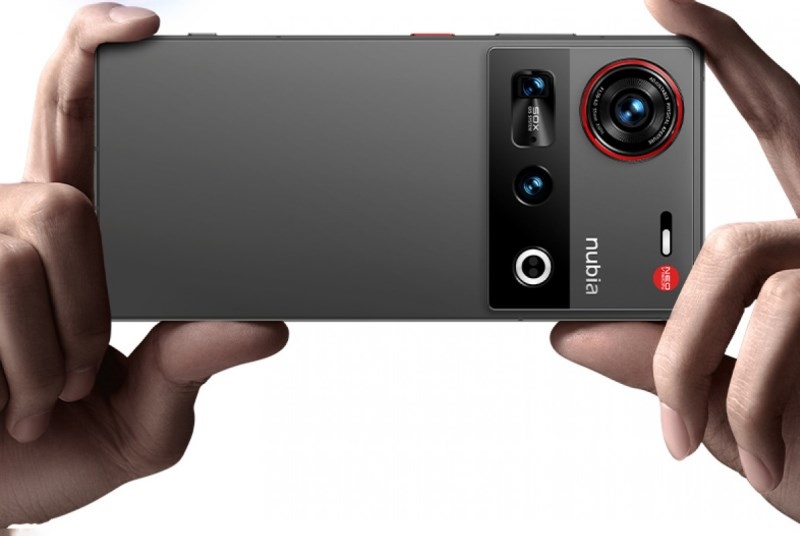 ZTE представила Nubia Z70 Ultra &mdash; флагман с самыми тонкими рамками экрана, скрытой камерой и Snapdragon 8 Elite за&nbsp;$635