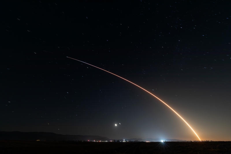 SpaceX готова массово подключать обычные смартфоны к Starlink — первая группировка спутников Direct to Cell развёрнута