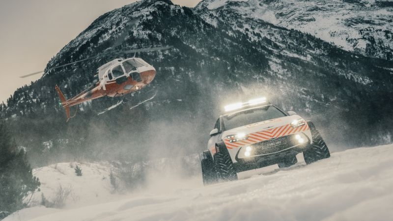 Genesis поставила электрический кроссовер GV60 на гусеничный ход для спасательных миссий