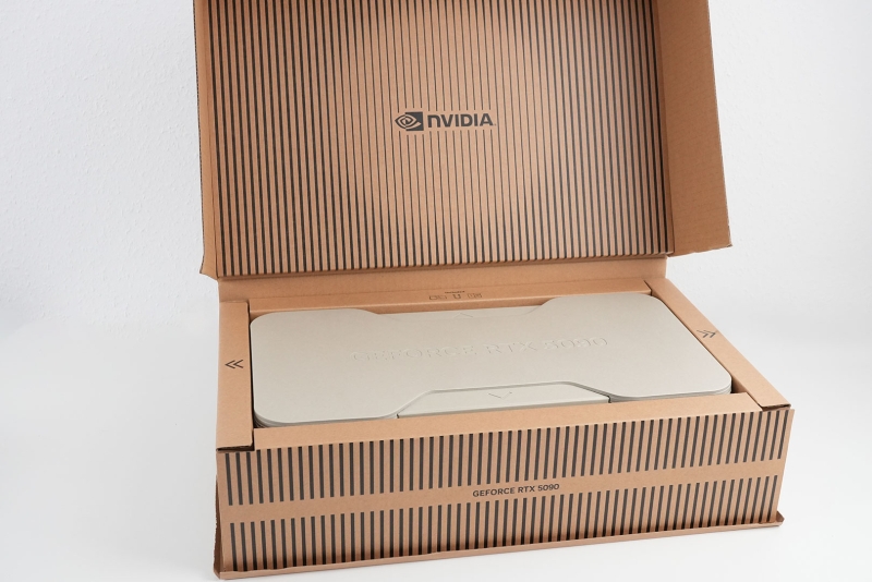 Опубликованы распаковки GeForce RTX 5090 Founders Edition — компактная видеокарта в экологичной коробке