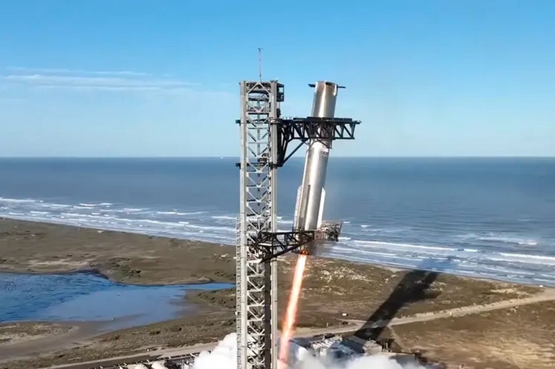 Седьмой полёт SpaceX Starship завершился потерей корабля в космосе — зато Super Heavy поймали «Мехазиллой»