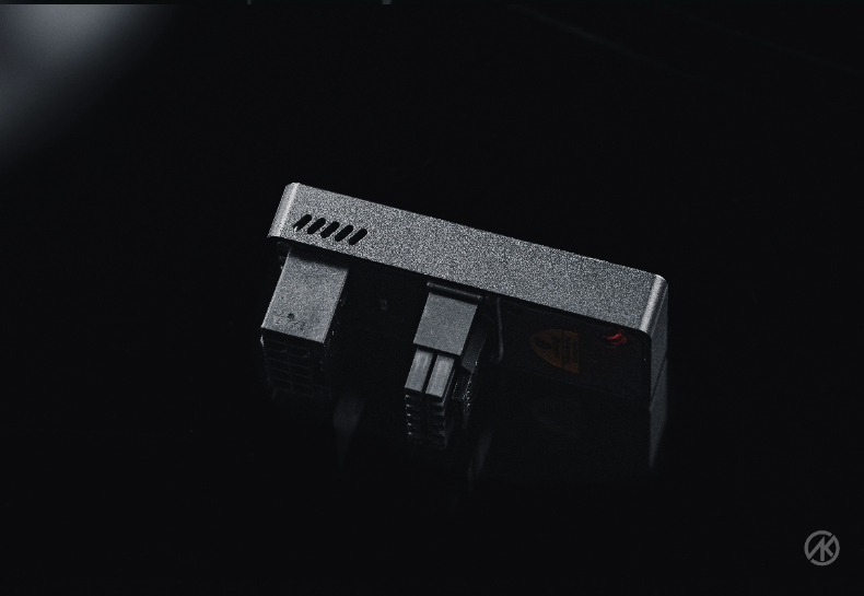 Китайцы выпустили адаптер 12V-2×6 со встроенным вентилятором, чтобы уберечь видеокарты от оплавления