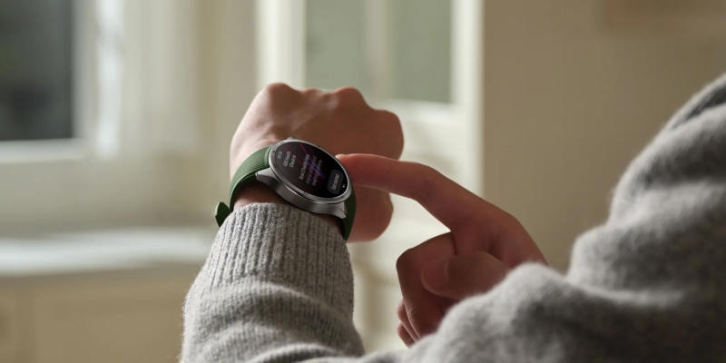 Представлены умные часы OnePlus Watch 3 с автономностью на пять дней, вращающимся безелем и ценой $329