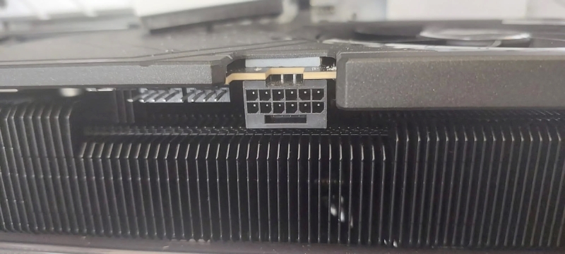 Проблема плавящихся коннекторов добралась до GeForce RTX 5080