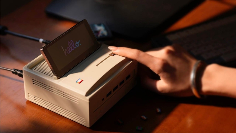 AyaNeo представила вдохновлённый Macintosh&nbsp;мини-ПК с откидным экраном и чипом AMD Strix Point