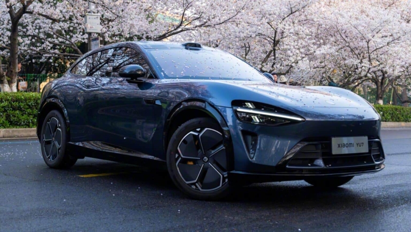 Глава Xiaomi вживую показал второй электромобиль компании &mdash; кроссовер Xiaomi YU7
