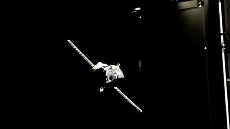 Грузовик «Прогресс МС-30» причалил к МКС — он доставил новый скафандр, научное оборудование и проч.