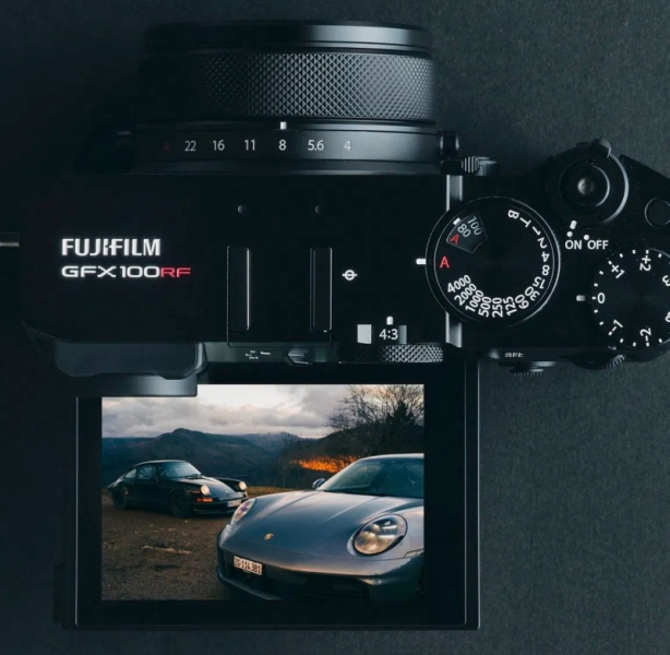 Не «Лейкой» единой: Fujifilm представила компактную среднеформатную камеру GFX100RF за $4900