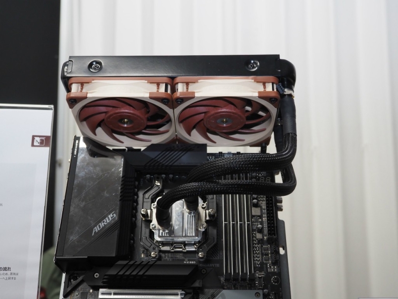 Noctua показала жидкостный кулер, который работает без помпы, и обозначила сроки его дебюта