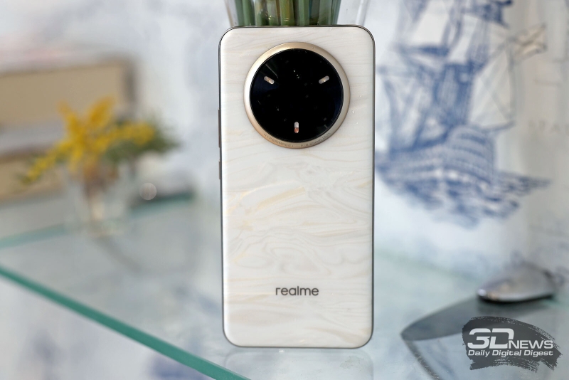 Обзор realme 14 Pro+: смартфон-хамелеон, который любит мороз