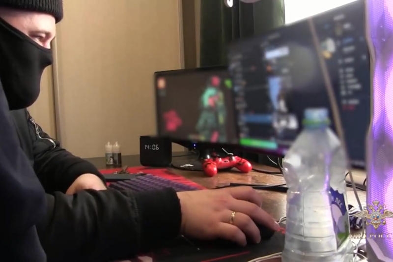 В России арестовали создателей вируса Mamont — он помогал красть деньги через SMS