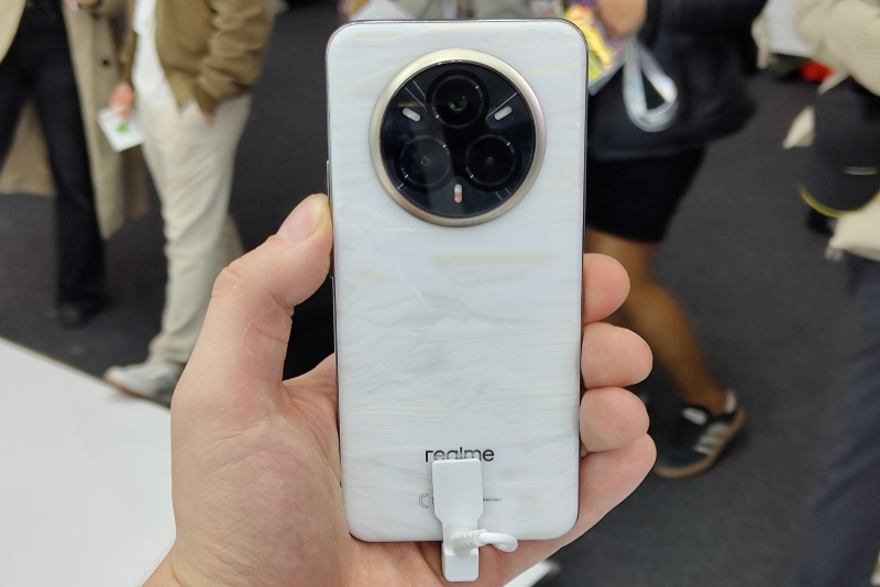 В России стартовали продажи смартфонов Realme 14 Pro и 14 Pro+, которые синеют на холоде