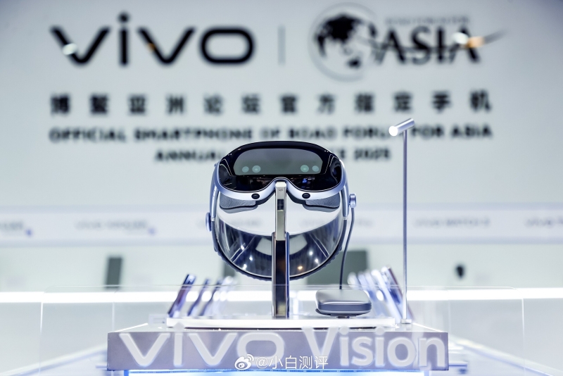 Vivo показала AR-гарнитуру Vivo Vision с аккумулятором на верёвочке