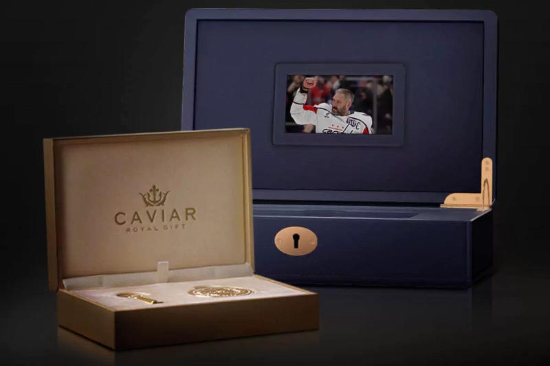 Caviar представила OVI 8 &mdash; спецверсию iPhone в часть Александра Овечкина за 650 тыс. рублей