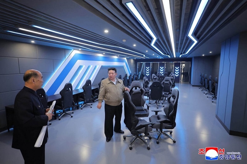 Ким Чен Ын посетил первый в Северной Корее компьютерный клуб — на фото нет ни одного ПК