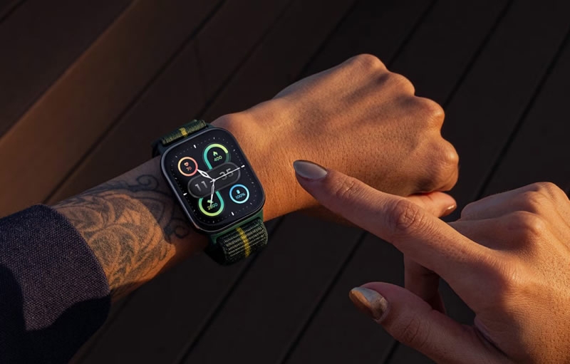 Motorola представила смарт-часы Watch Fit с кристаллами Swarovski, а также версию попроще