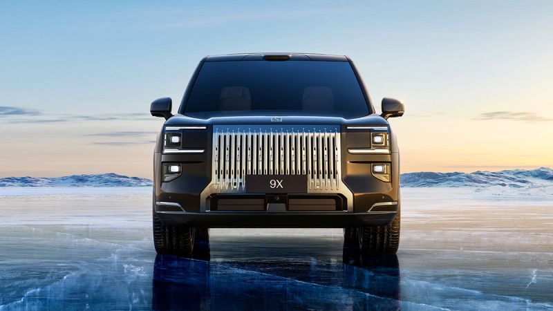 Представлен Zeekr 9X&nbsp;&mdash; роскошный гибрид, способный проехать 380 км без топлива