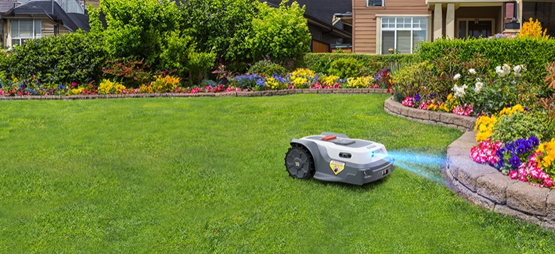 Robokos представила в России умных беспроводных роботов-газонокосилок RoboUP T600, RV600bi и RoboUP T1200