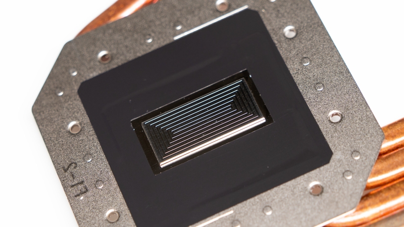 Sony показала, как улучшила нанесение жидкого металла в приставке PS5 Pro