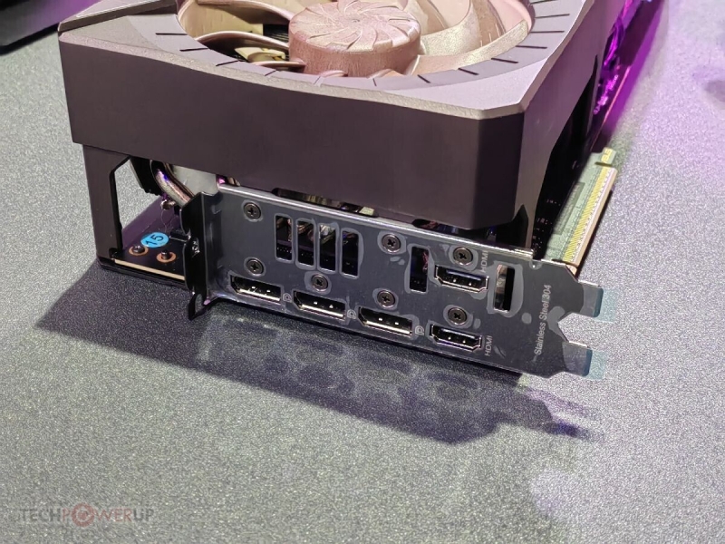 Asus показала огромную видеокарту RTX 5080 Noctua Edition и &laquo;адскую&raquo; ROG Astral RTX 5080 Doom Edition