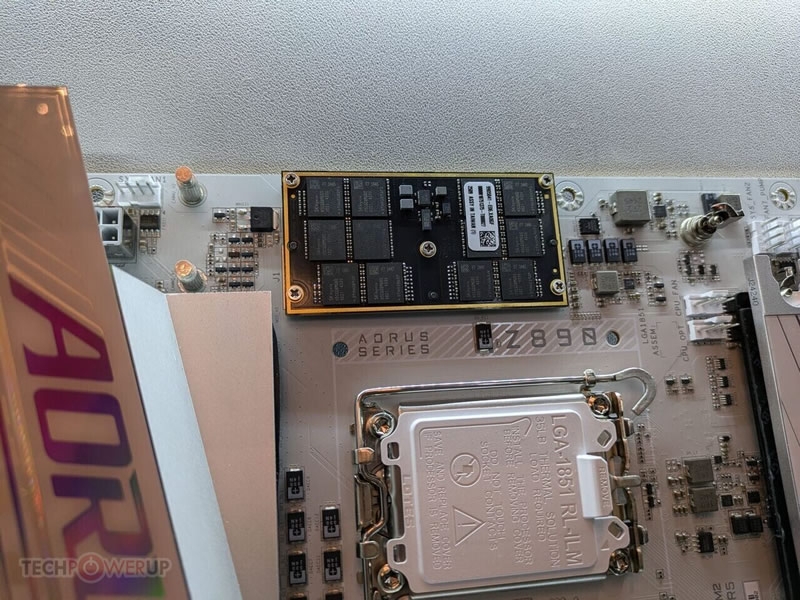 Gigabyte представила плату AORUS Z890 Tachyon ICE без привычных слотов DIMM &mdash; только CAMM2