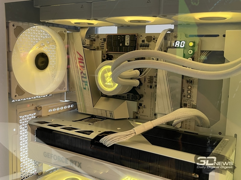 Gigabyte представила плату AORUS Z890 Tachyon ICE без привычных слотов DIMM &mdash; только CAMM2