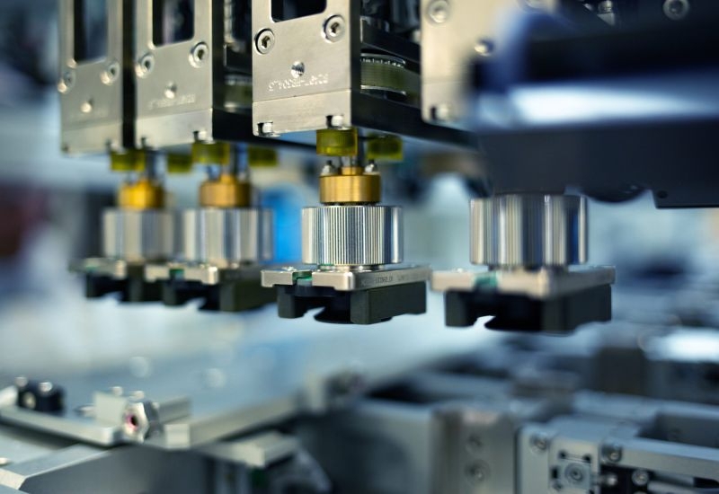 Intel заключила контракт на выпуск ангстремных (18A) чипов для Microsoft, ведёт переговоры с Nvidia и Google