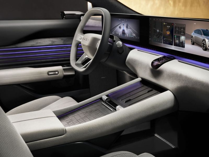 Китайские дилеры уже начали демонстрировать электромобиль Audi E5