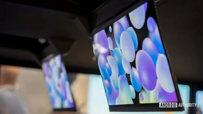 LG показала растягивающиеся, скручивающиеся и прозрачные дисплеи для автомобилей