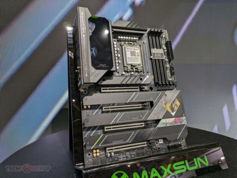 Maxun показала концепт компактной СЖО для внешних видеокарт с большим экраном