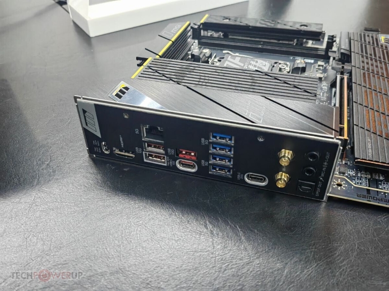 MSI представила компактную оверклокерскую плату MPOWER B850E и совсем маленькую MPG X870I EDGE TI WiFi