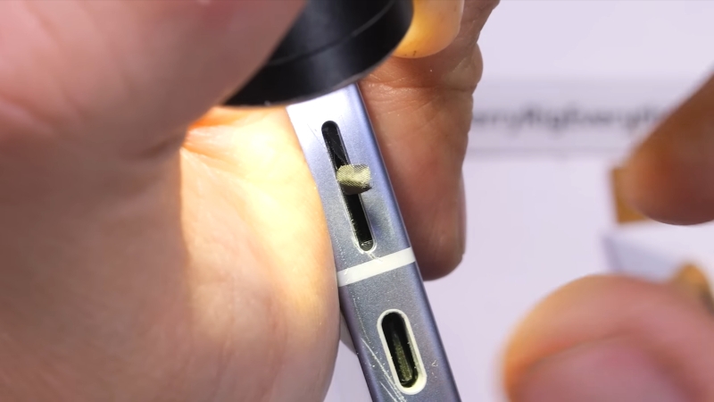 Разборка Google Pixel 9a показала конструкционные недостатки и почти полную неремонтопригодность