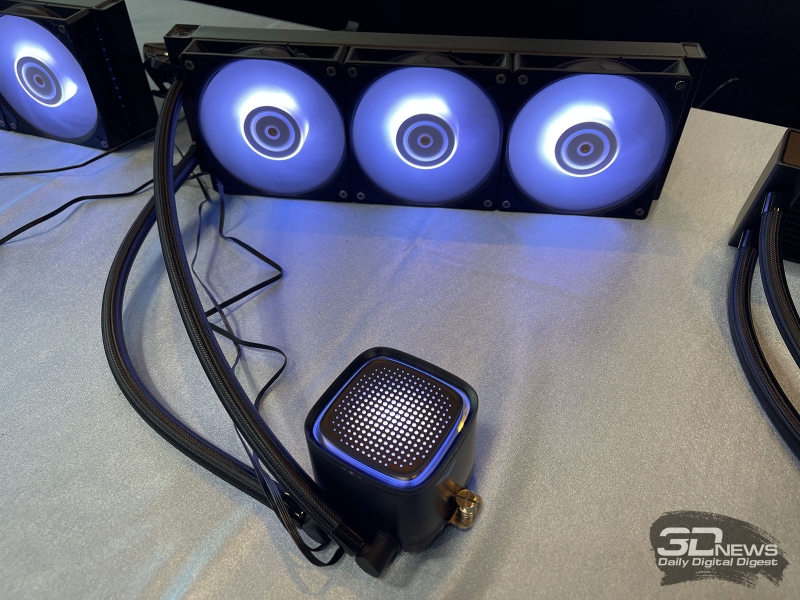 Репортаж со стенда SAMA на выставке Computex 2025: блоки питания, СЖО, кулеры для процессоров и корпуса