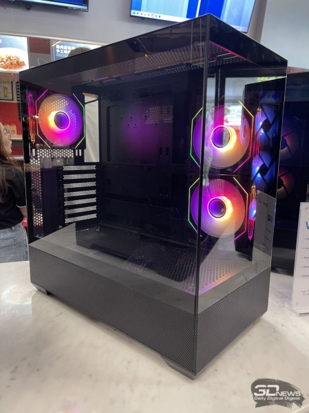 Репортаж со стенда SAMA на выставке Computex 2025: блоки питания, СЖО, кулеры для процессоров и корпуса