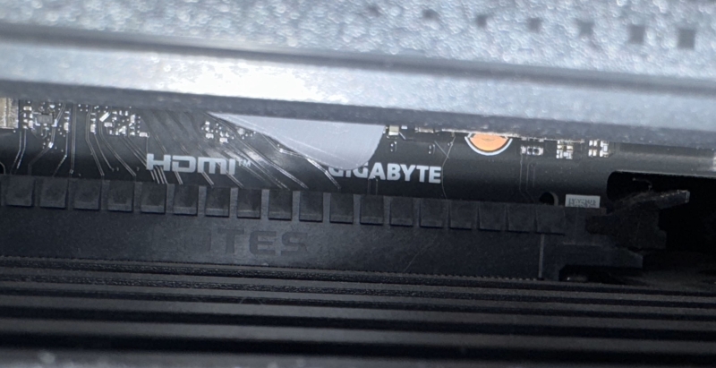 Репутация Gigabyte дала течь: всё больше владельцев RTX 5000 жалуются на вытекающие термопрокладки