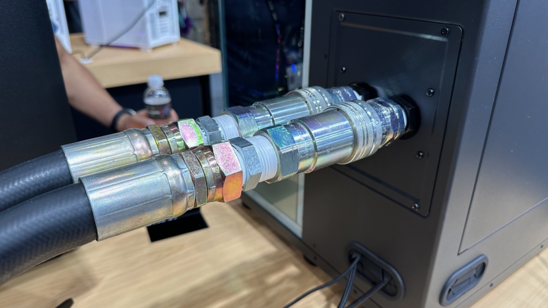 Thermaltake показала ПК-корпус IX700 с иммерсионным охлаждением комплектующих