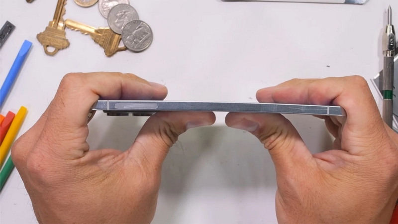 Тонкий Galaxy S25 Edge показал удивительную прочность в тесте на изгиб и других испытаниях