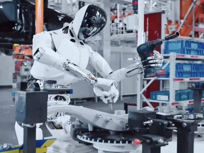 XPeng показала человекоподобного робота Iron, который собирает электромобили