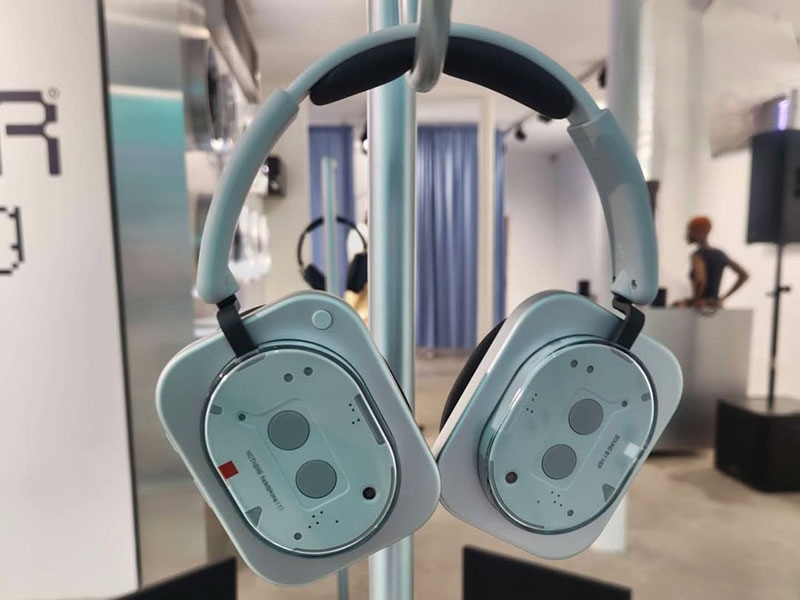 Изображения несуразных накладных наушников Nothing Headphone (1) утекли в интернет