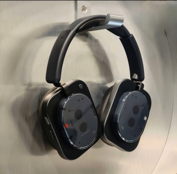 Изображения несуразных накладных наушников Nothing Headphone (1) утекли в интернет