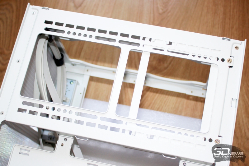 Обзор корпуса DeepCool CH270 Digital WH: почти компактный и почти вместительный