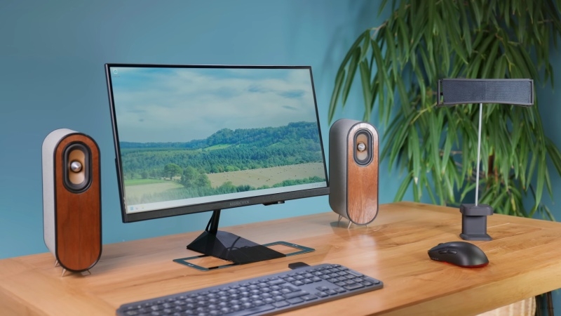 Провода — прошлый век: представлен стол с беспроводным питанием всей компьютерной периферии, включая монитор