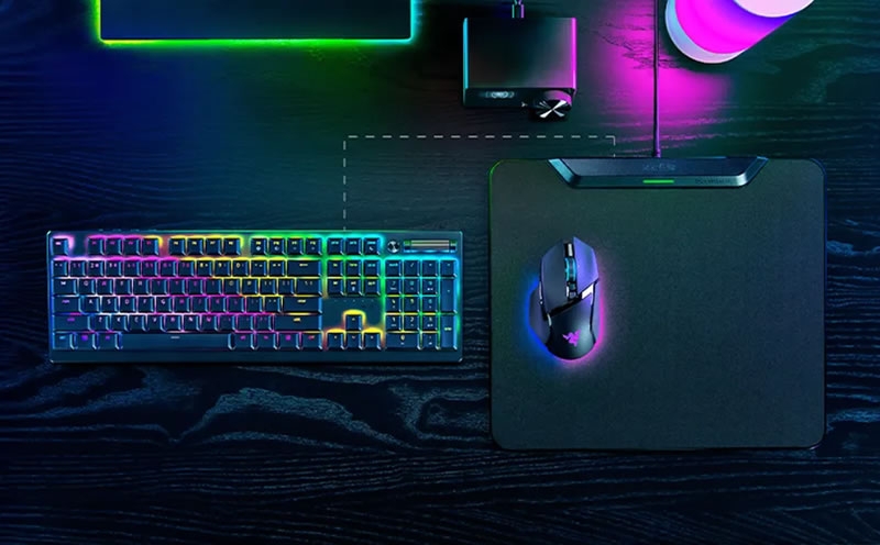 Razer представила геймерский коврик HyperFlux V2, который будет заряжать мышь во время использования
