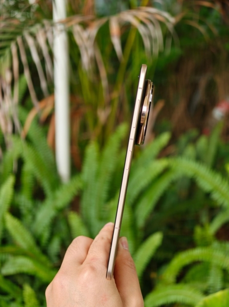 Сверхтонкий складной смартфон Honor Magic V5 показался на живых фото