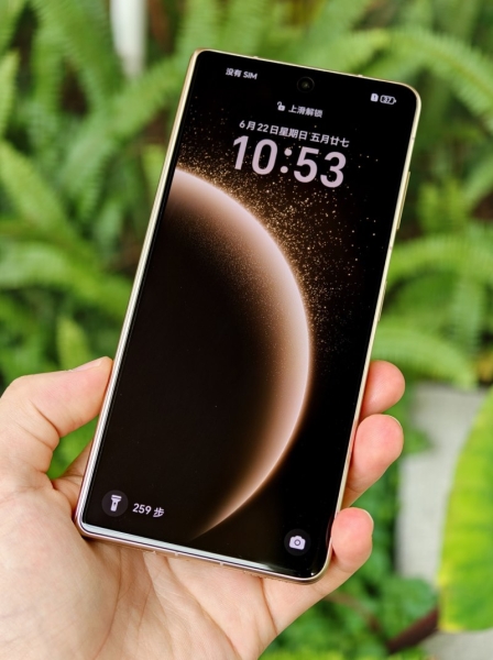 Сверхтонкий складной смартфон Honor Magic V5 показался на живых фото