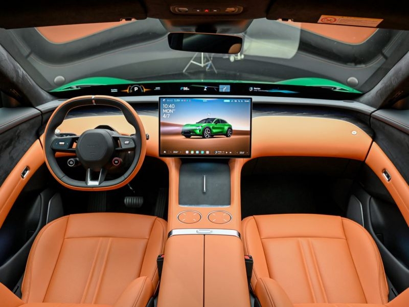 В Китае стартовали продажи электрических кроссоверов Xiaomi YU7 по цене от $35 000